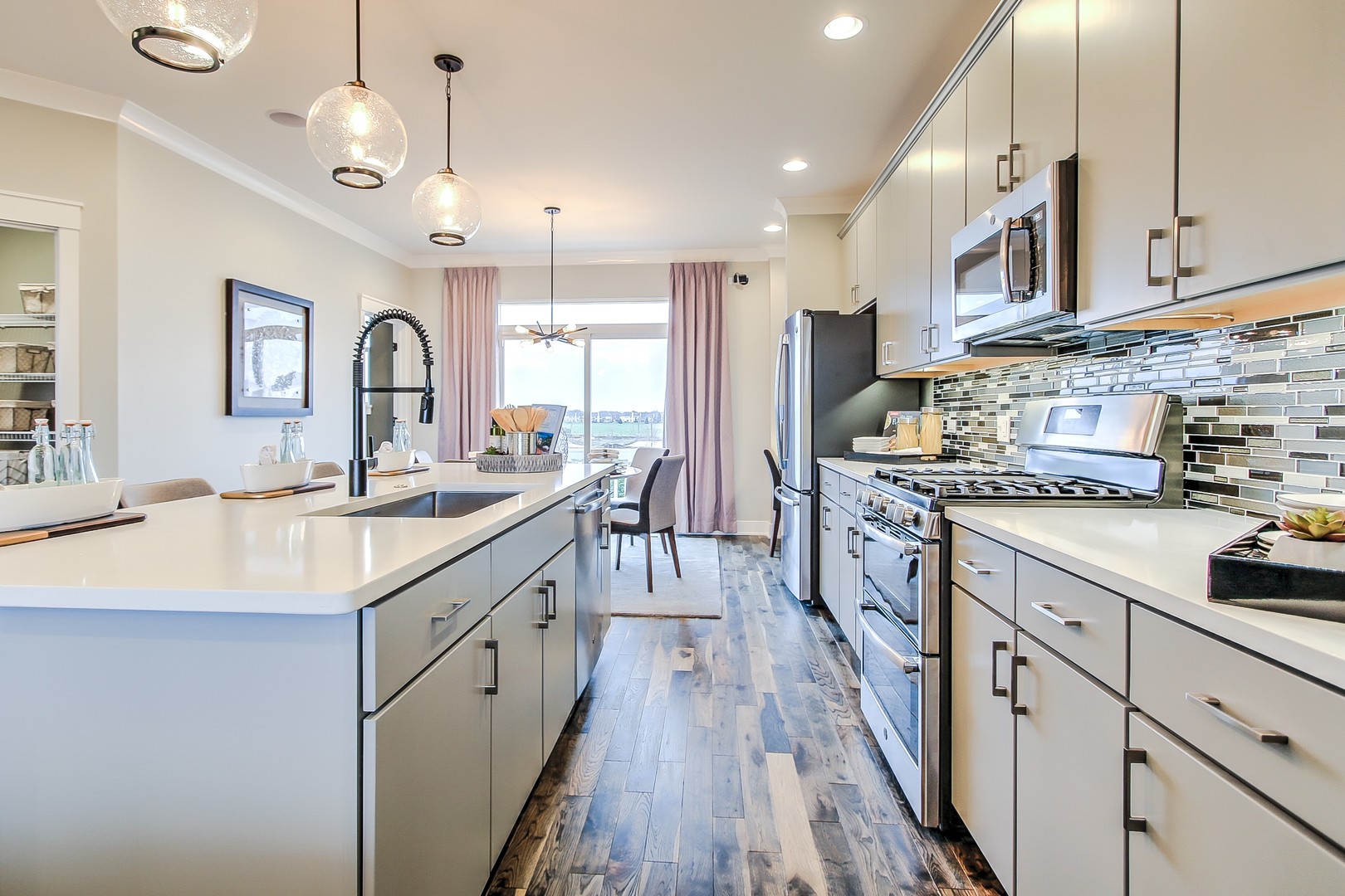 1553 Executive Way