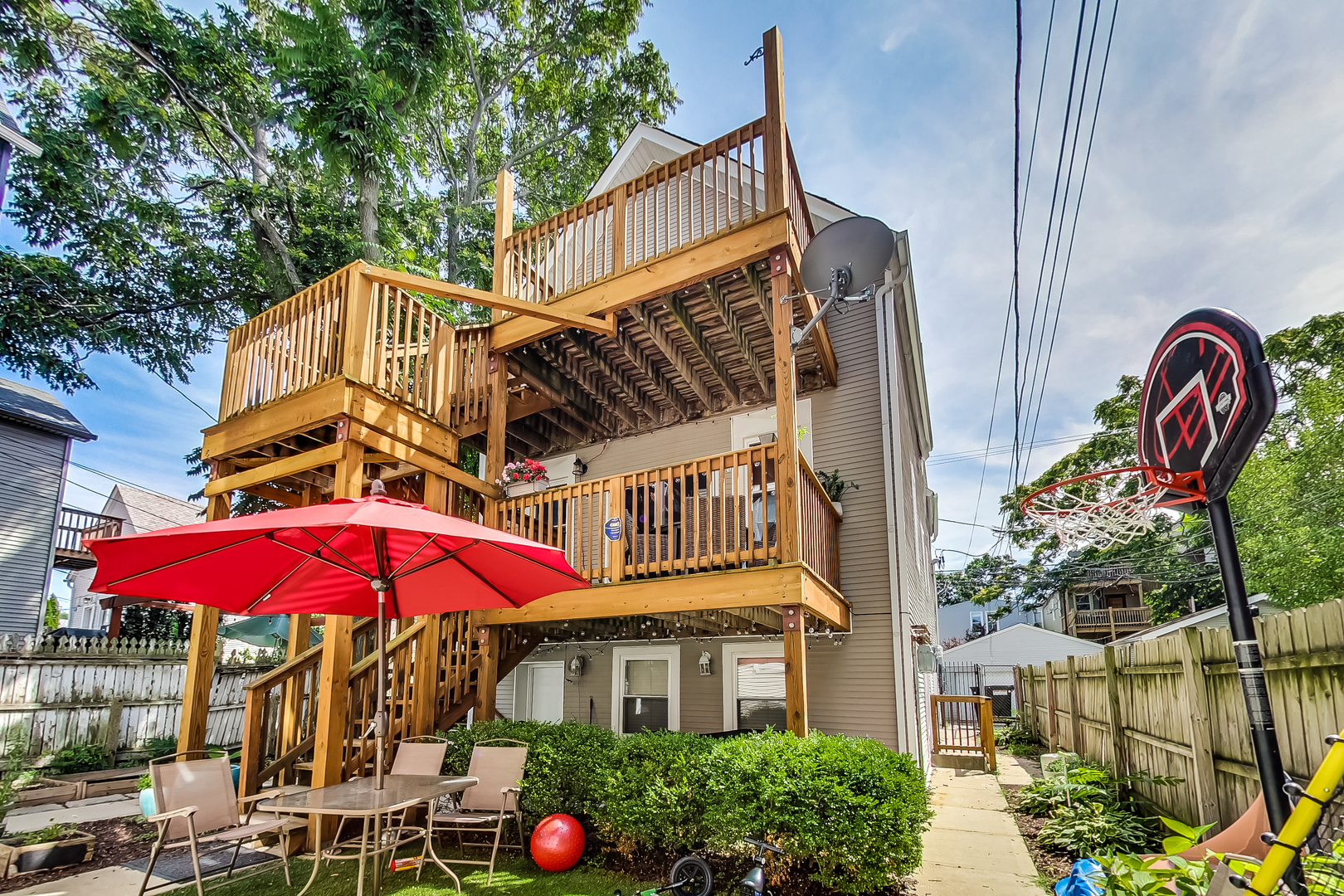 1949 W Roscoe Street Unit: 1C