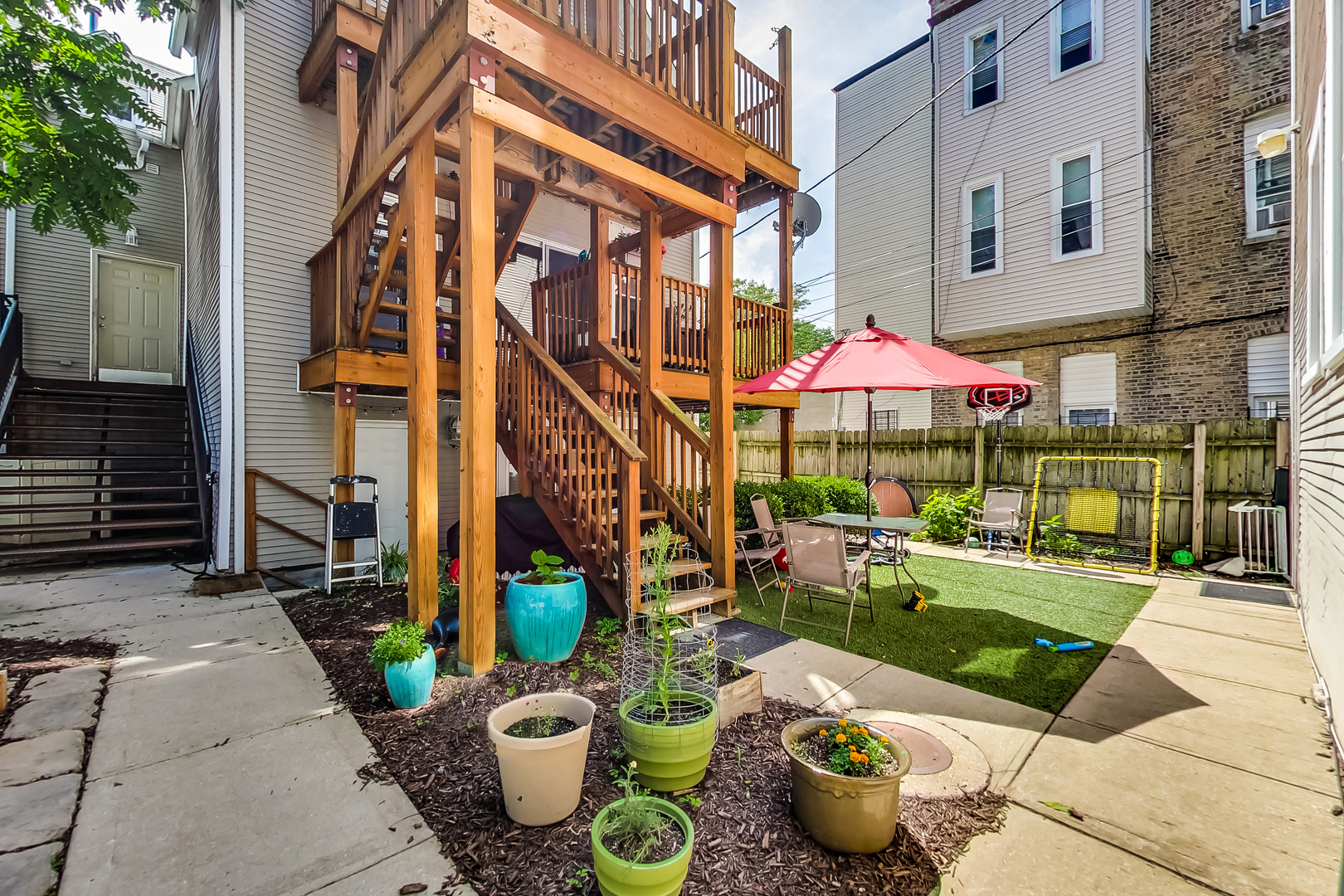 1949 W Roscoe Street Unit: 1C