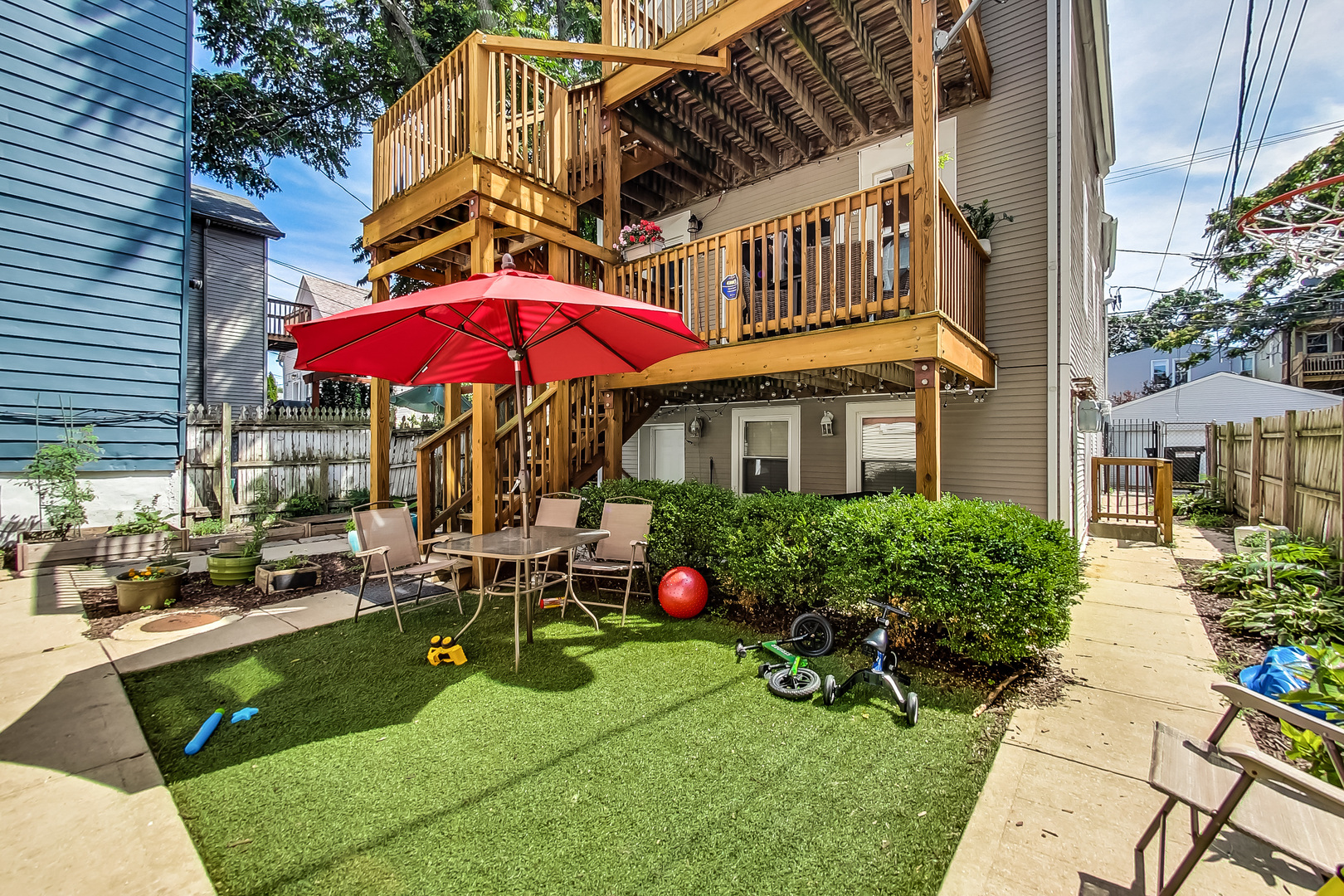 1949 W Roscoe Street Unit: 1C