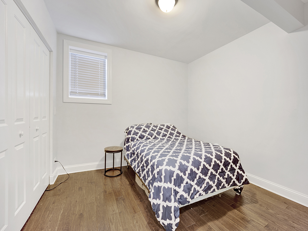 1949 W Roscoe Street Unit: 1C