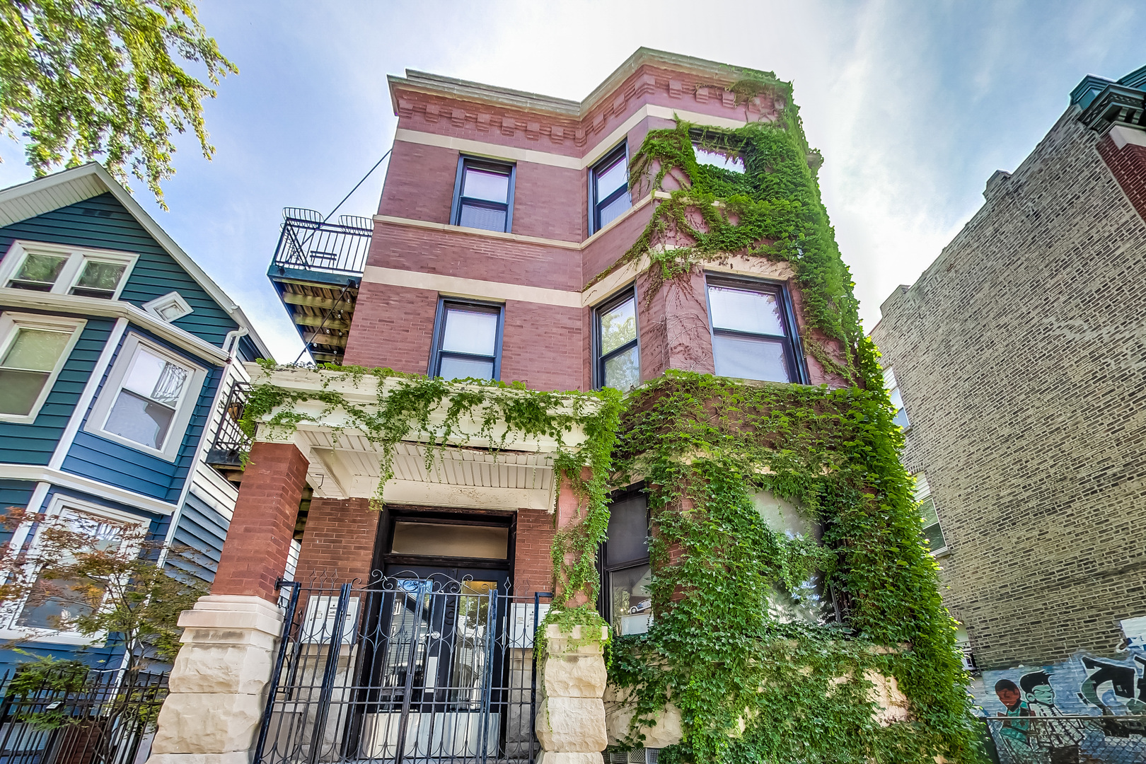 1949 W Roscoe Street Unit: 1C
