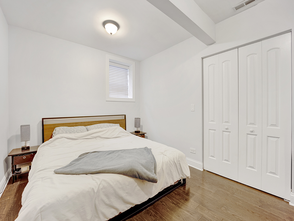 1949 W Roscoe Street Unit: 1C