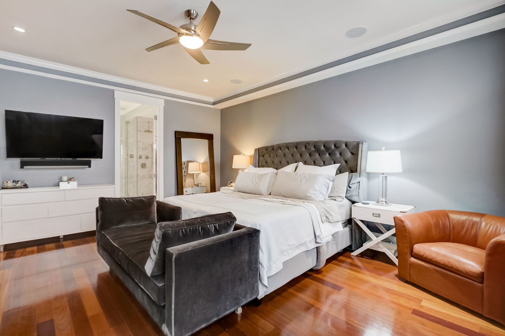 3144 N Lincoln Avenue Unit: 2