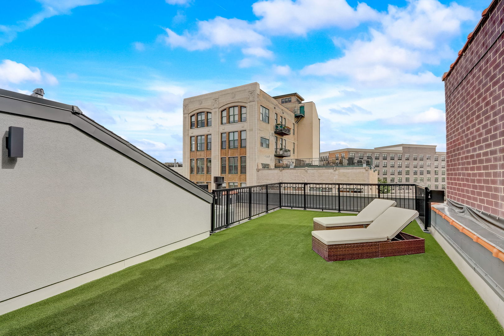3144 N Lincoln Avenue Unit: 2