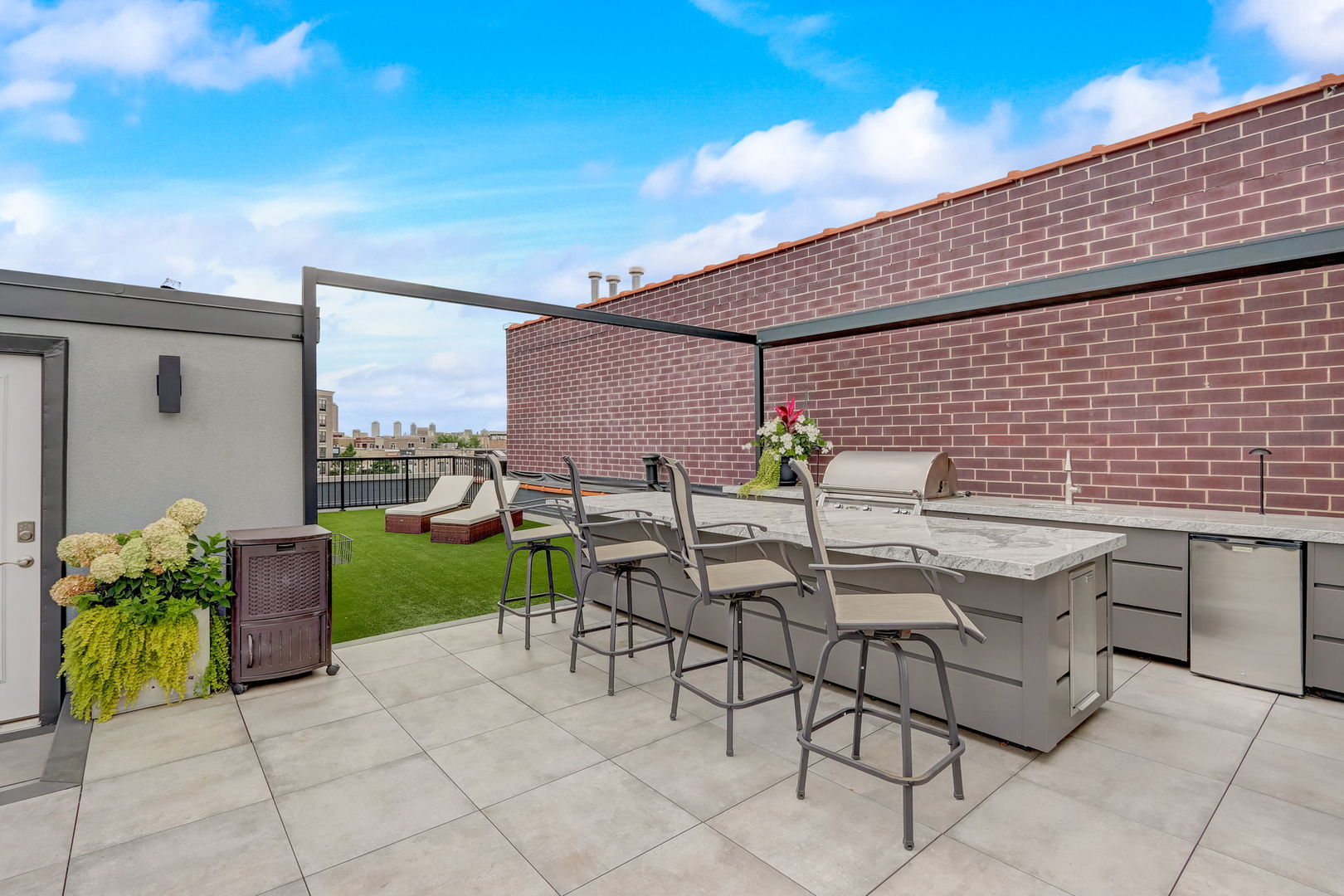3144 N Lincoln Avenue Unit: 2