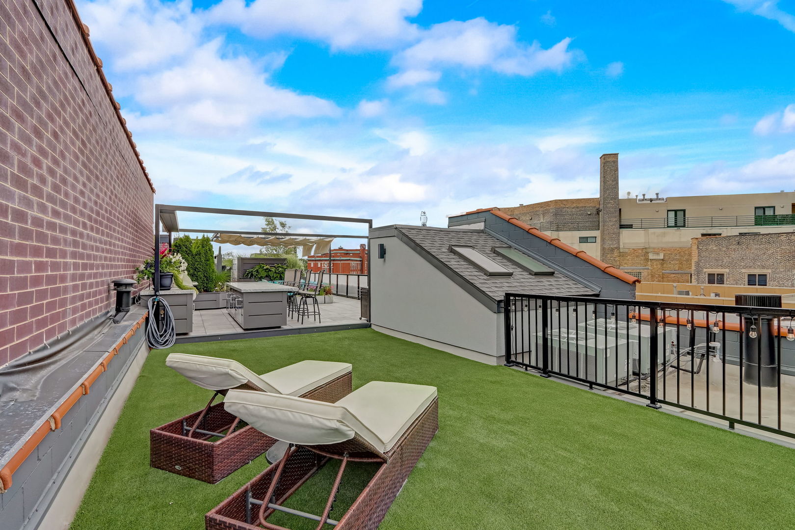 3144 N Lincoln Avenue Unit: 2