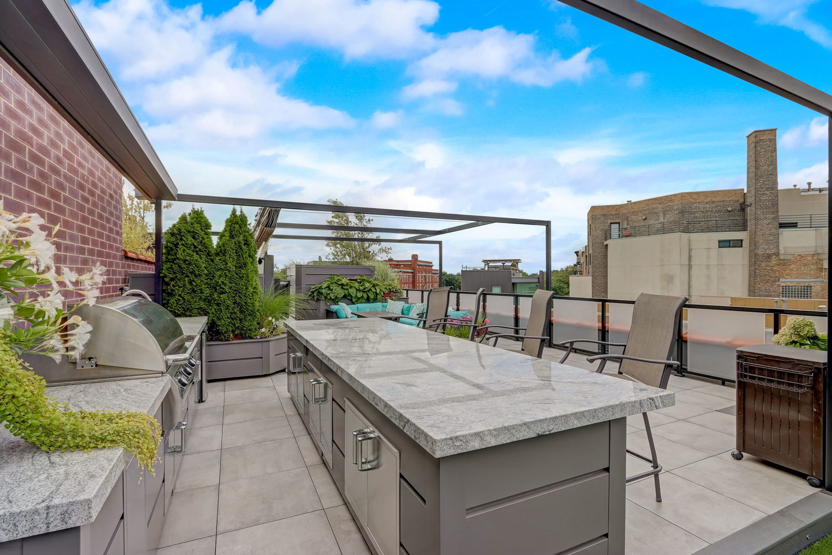 3144 N Lincoln Avenue Unit: 2