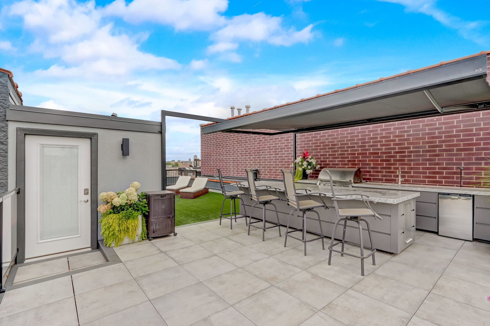 3144 N Lincoln Avenue Unit: 2