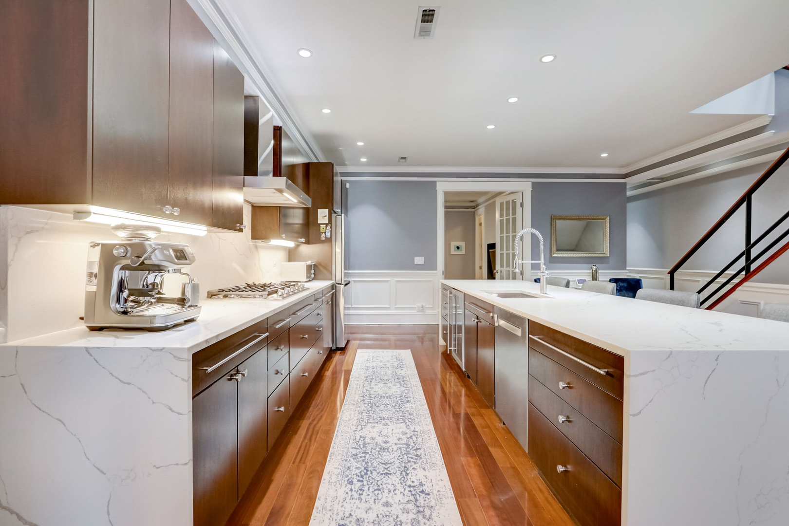 3144 N Lincoln Avenue Unit: 2