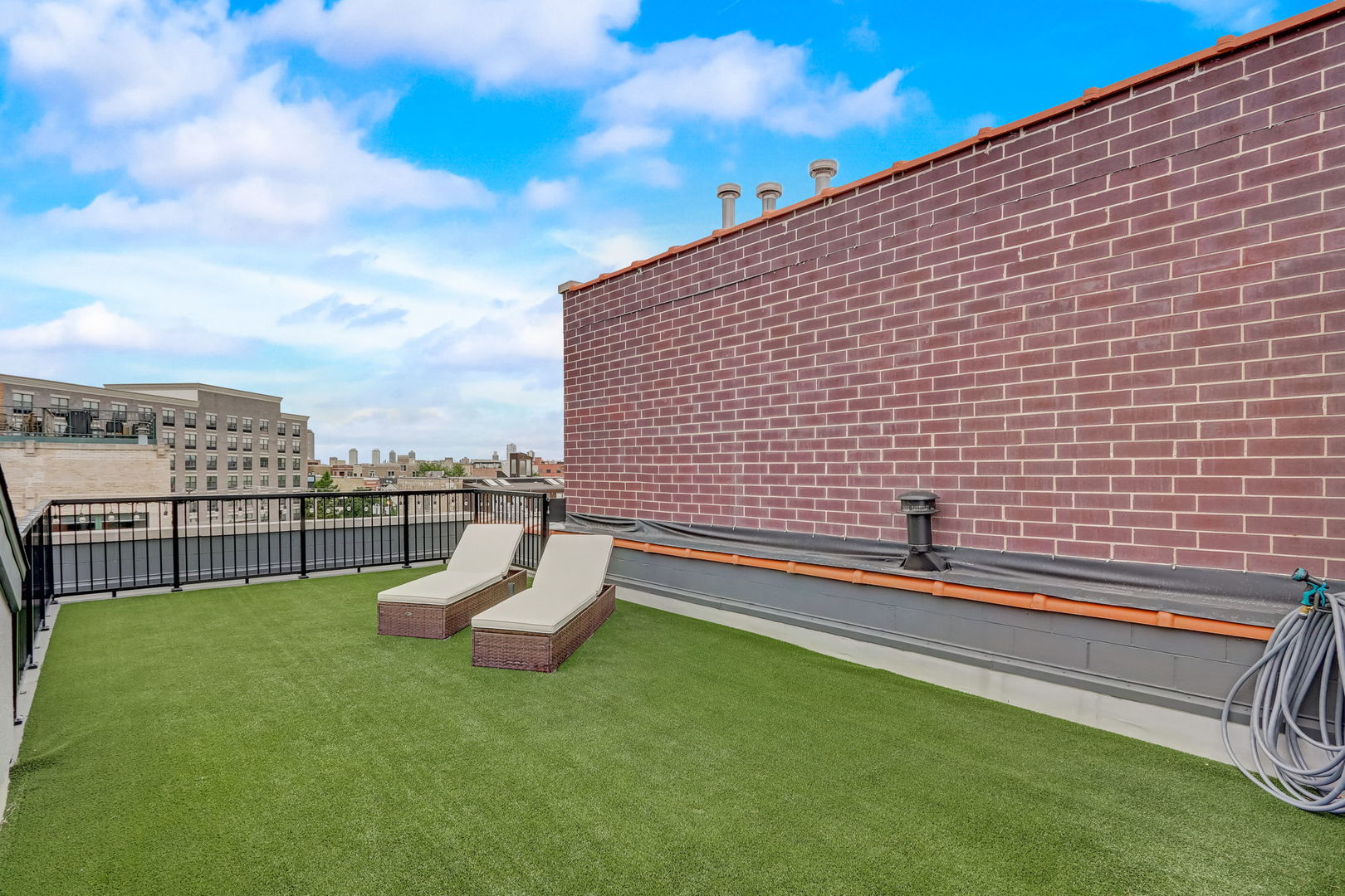 3144 N Lincoln Avenue Unit: 2