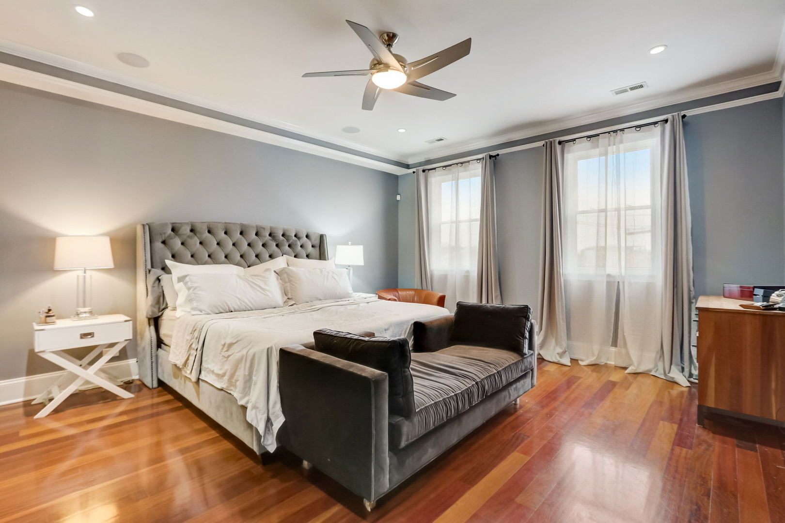 3144 N Lincoln Avenue Unit: 2