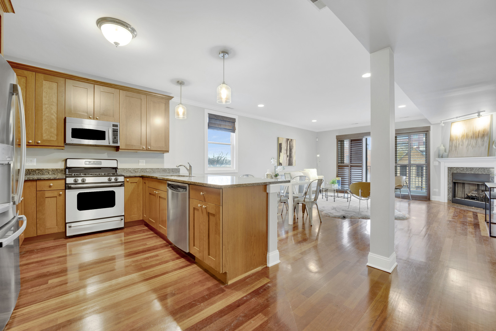 830 W Bradley Place Unit: 4N