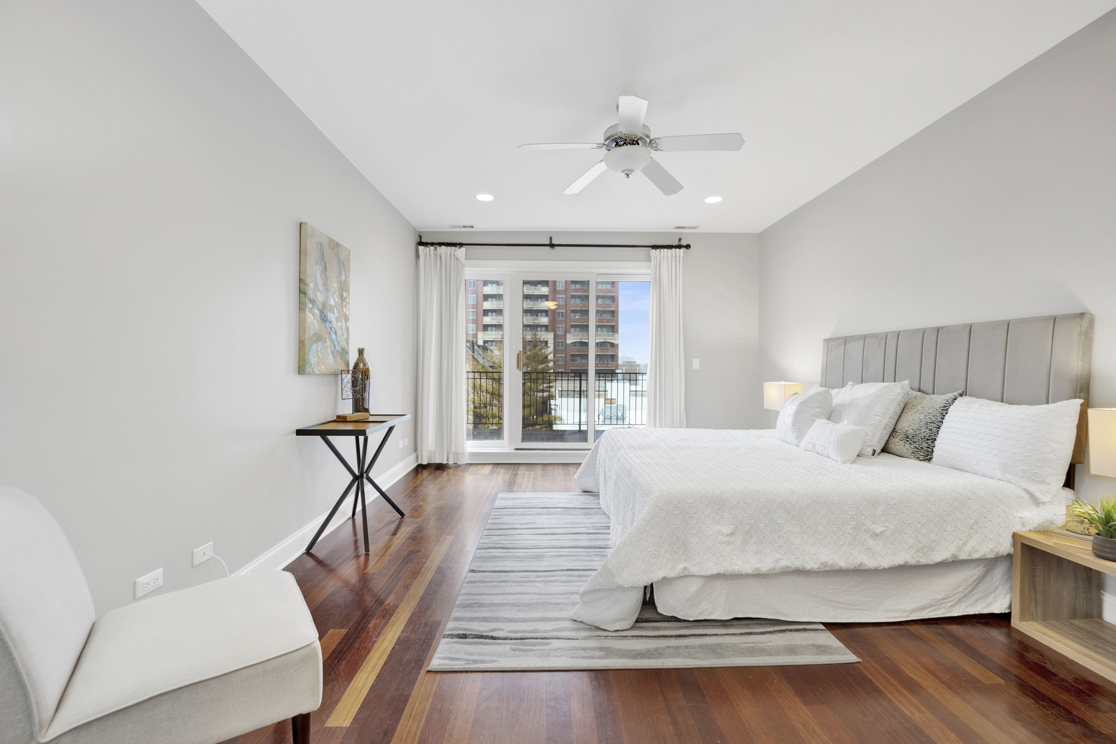 830 W Bradley Place Unit: 4N