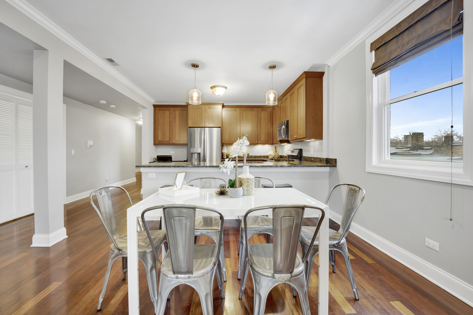 830 W Bradley Place Unit: 4N