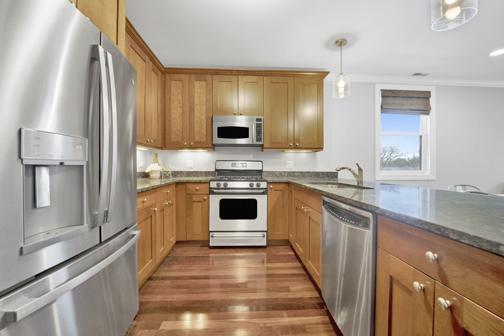 830 W Bradley Place Unit: 4N