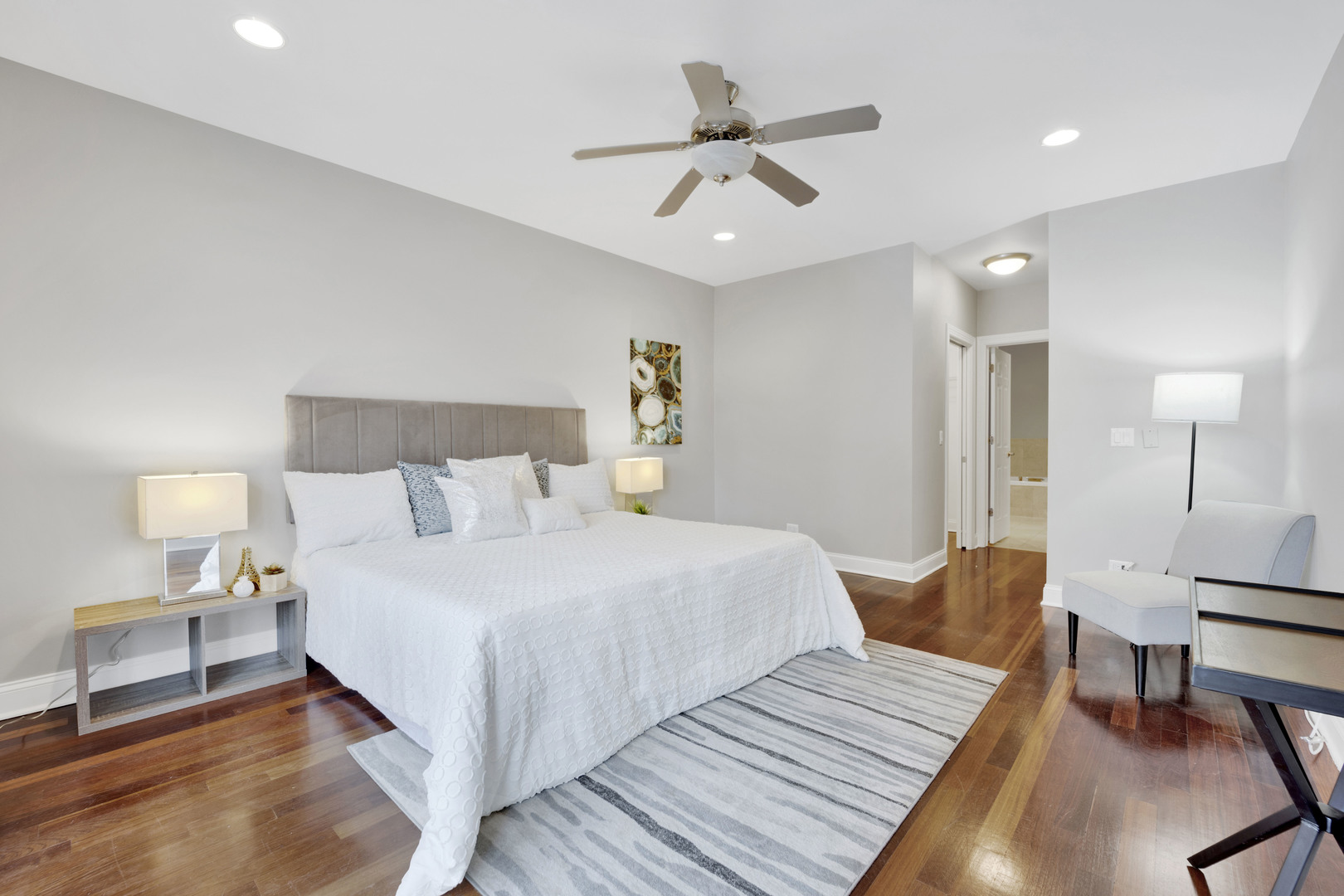 830 W Bradley Place Unit: 4N