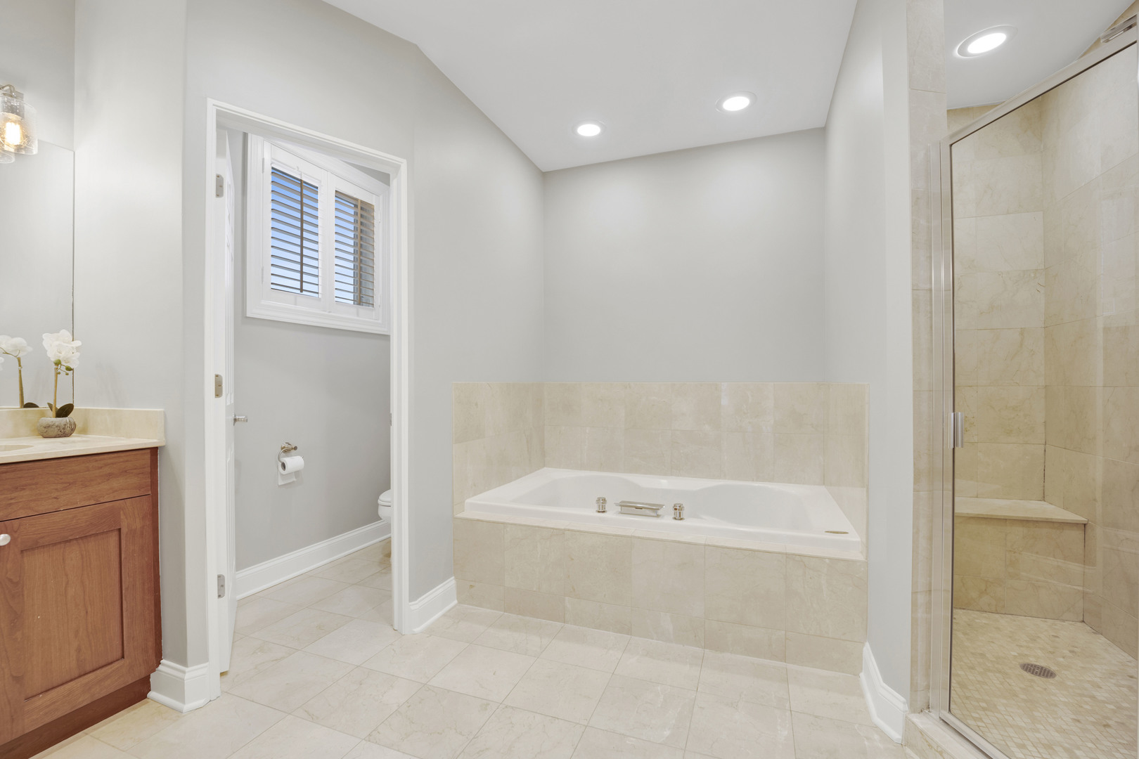 830 W Bradley Place Unit: 4N
