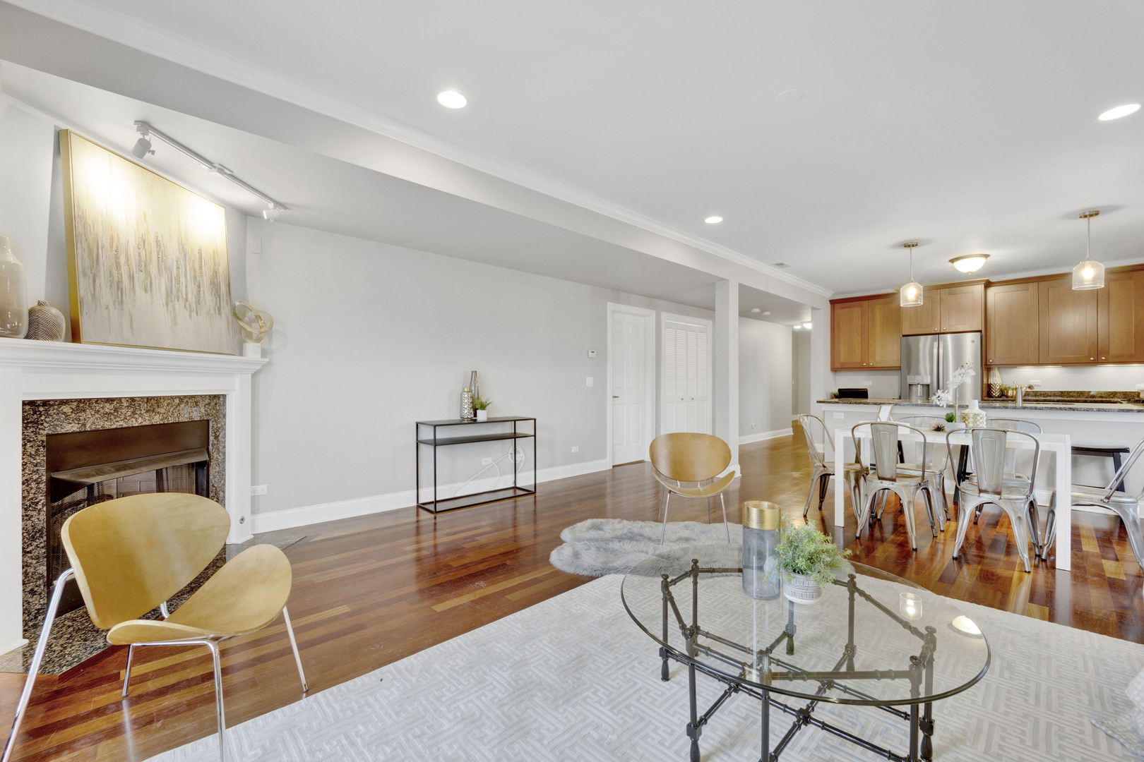 830 W Bradley Place Unit: 4N