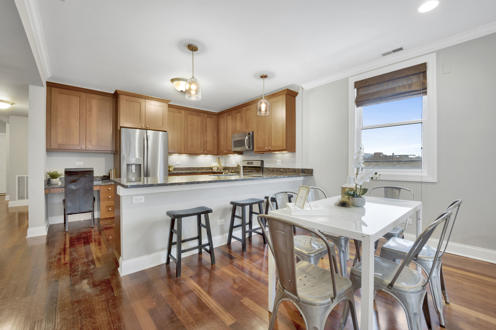 830 W Bradley Place Unit: 4N