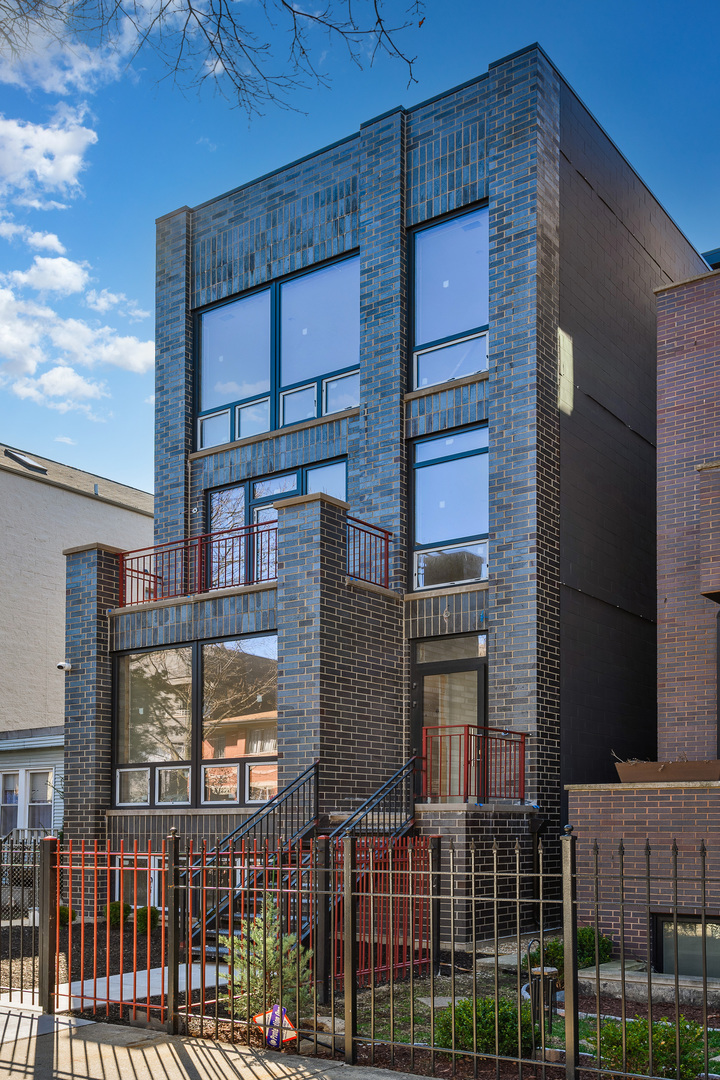 934 N Winchester Avenue Unit: 2