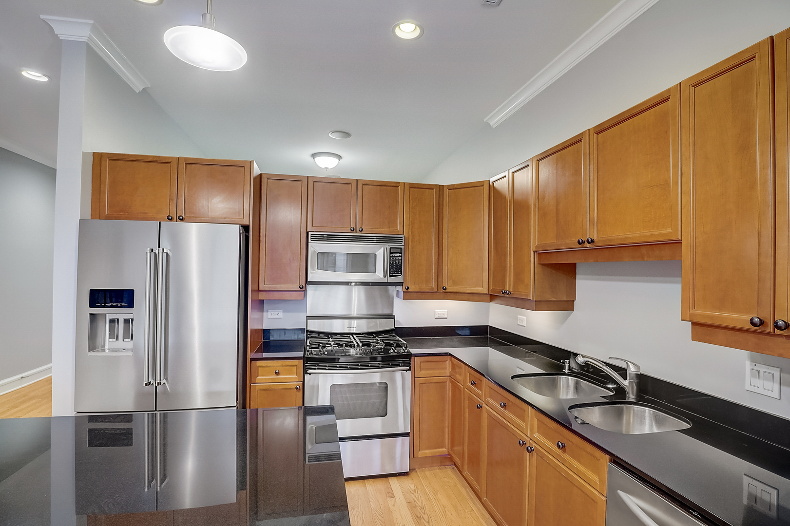 800 W Cornelia Avenue Unit: 309