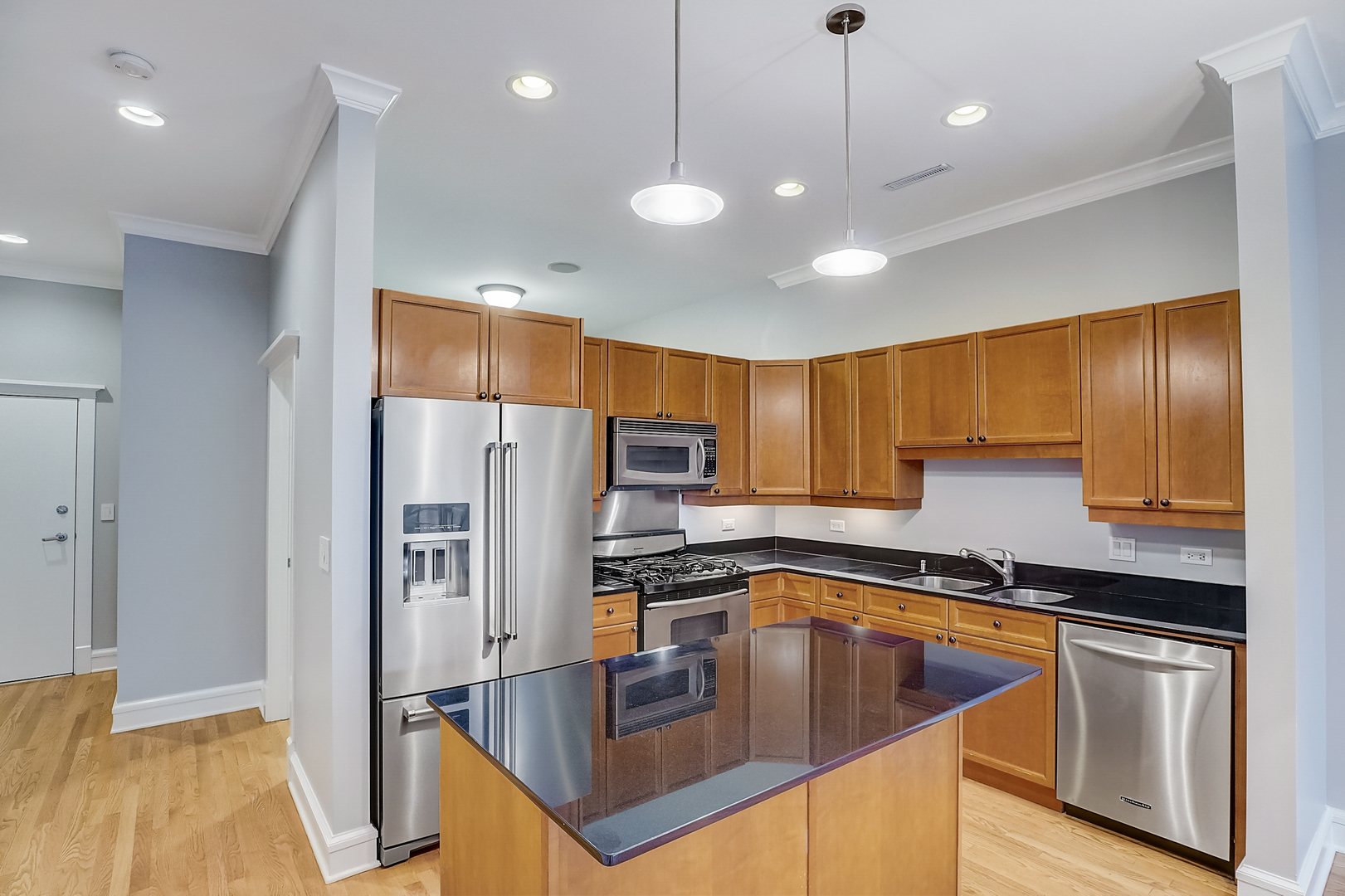 800 W Cornelia Avenue Unit: 309