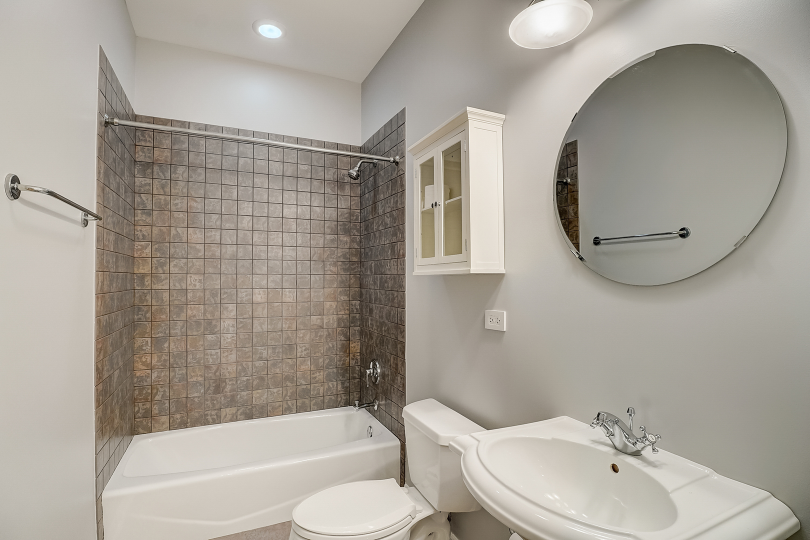 800 W Cornelia Avenue Unit: 309