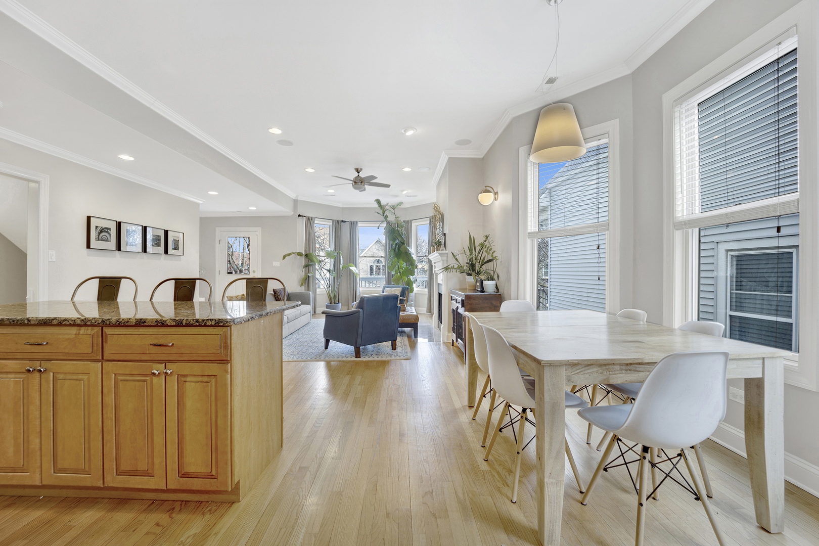 3638 N Hoyne Avenue Unit: 2
