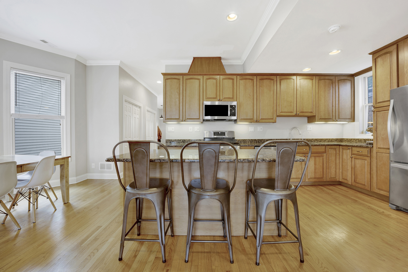 3638 N Hoyne Avenue Unit: 2