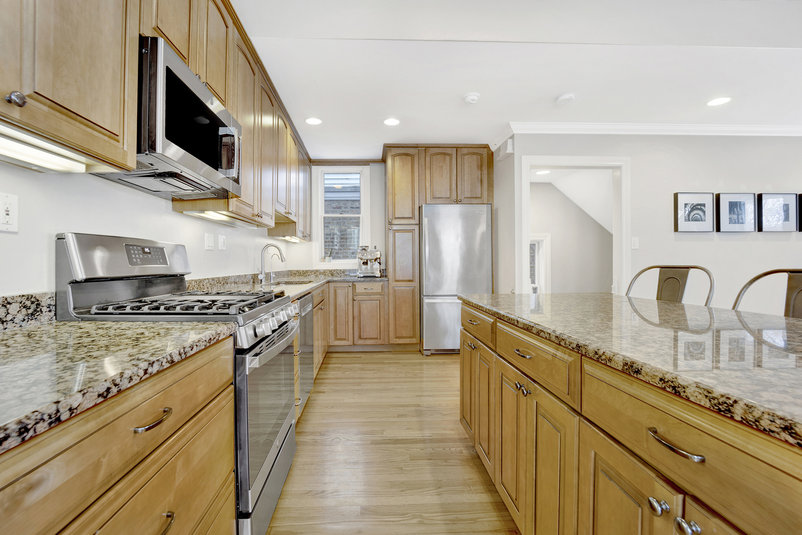 3638 N Hoyne Avenue Unit: 2