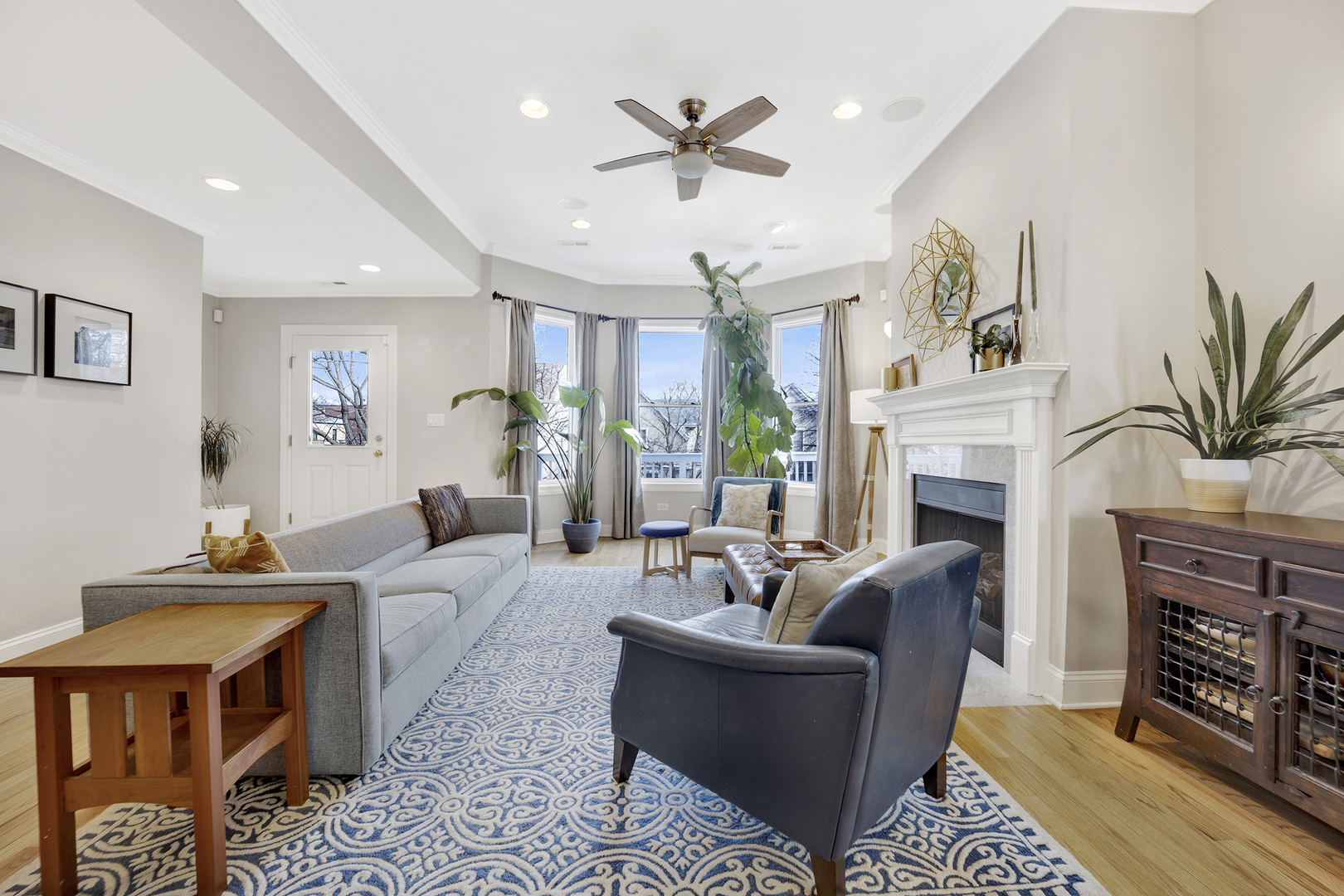 3638 N Hoyne Avenue Unit: 2