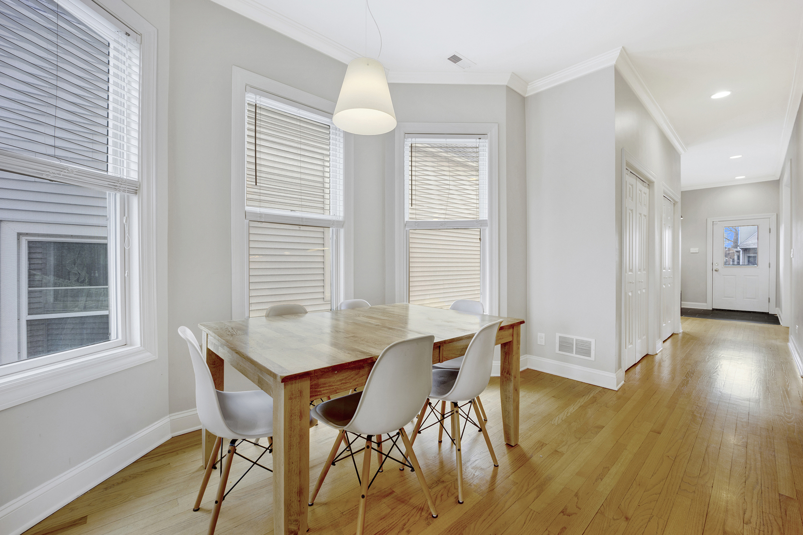 3638 N Hoyne Avenue Unit: 2