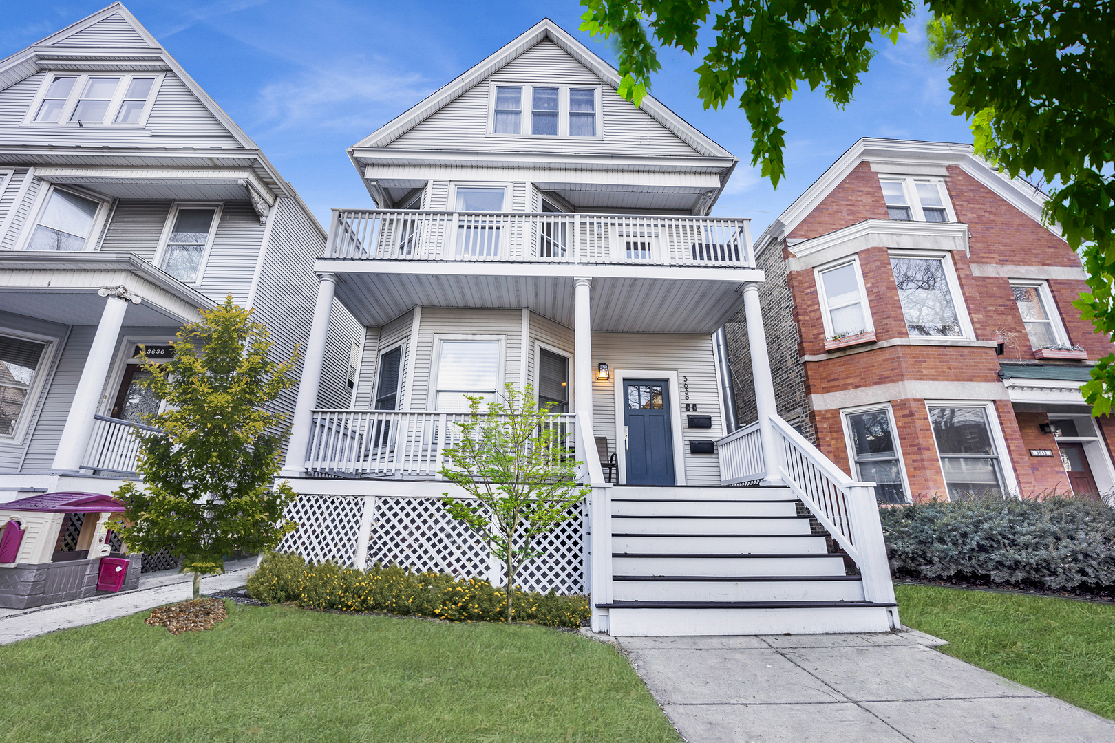 3638 N Hoyne Avenue Unit: 2