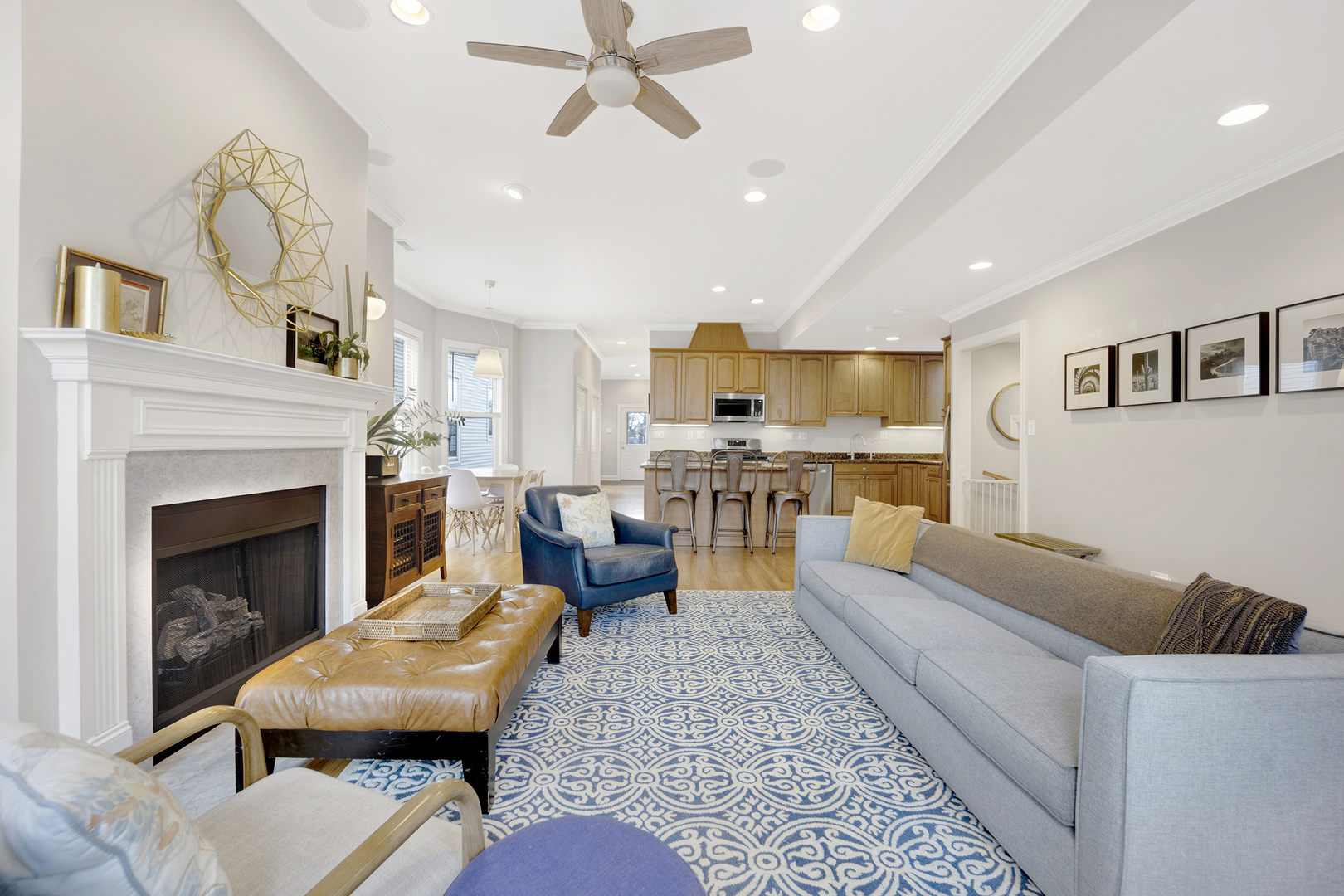 3638 N Hoyne Avenue Unit: 2