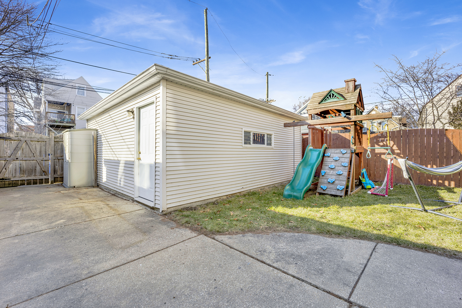 3638 N Hoyne Avenue Unit: 2
