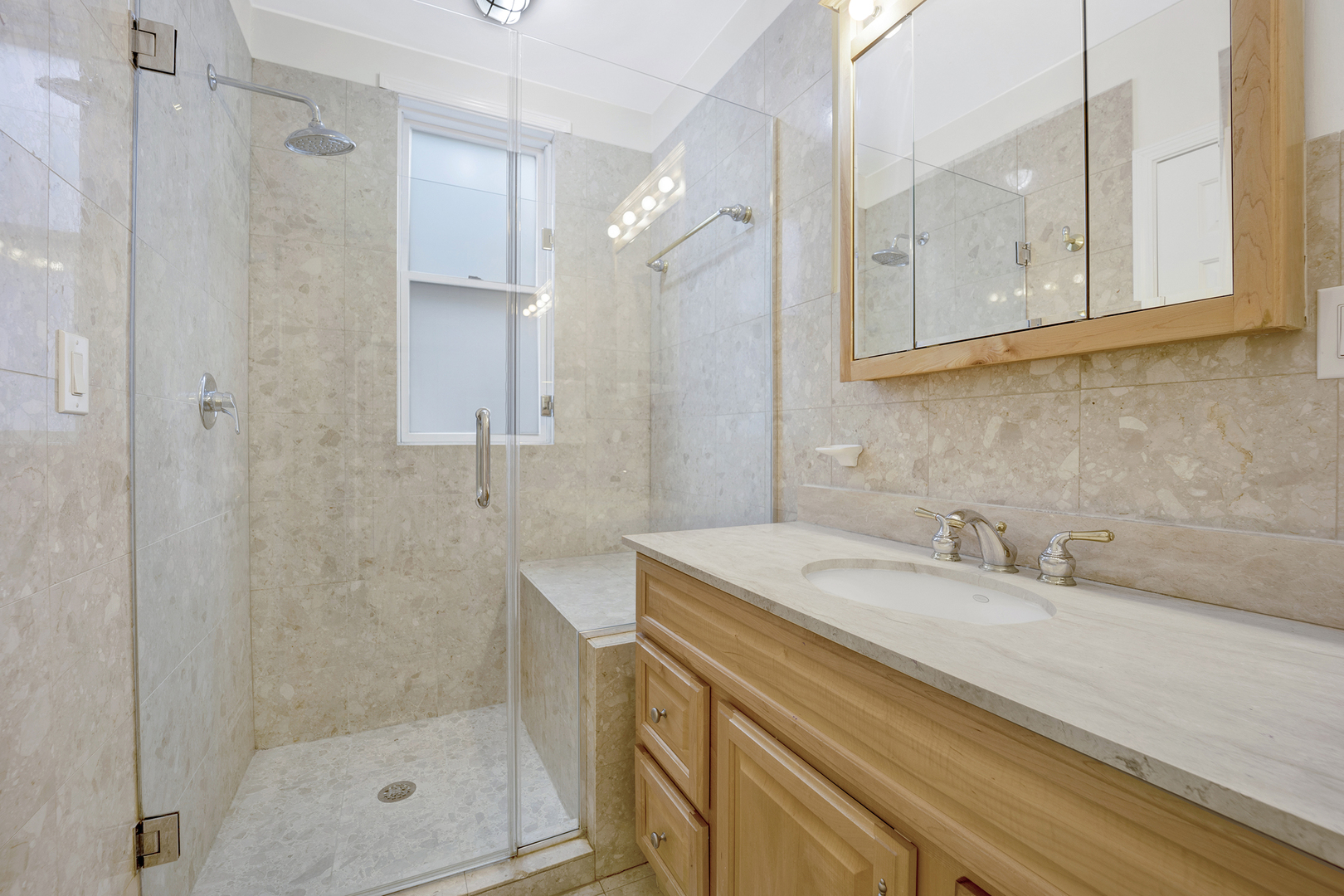 3638 N Hoyne Avenue Unit: 2