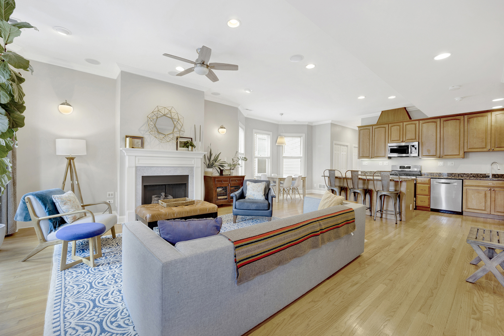 3638 N Hoyne Avenue Unit: 2