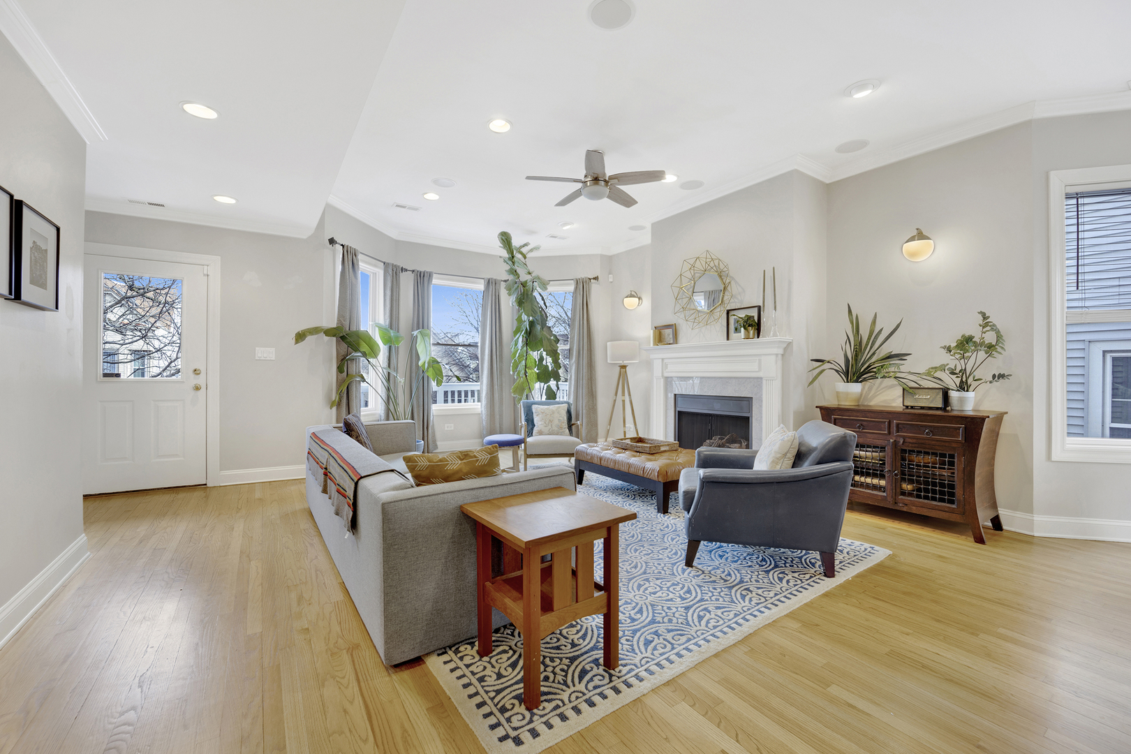 3638 N Hoyne Avenue Unit: 2
