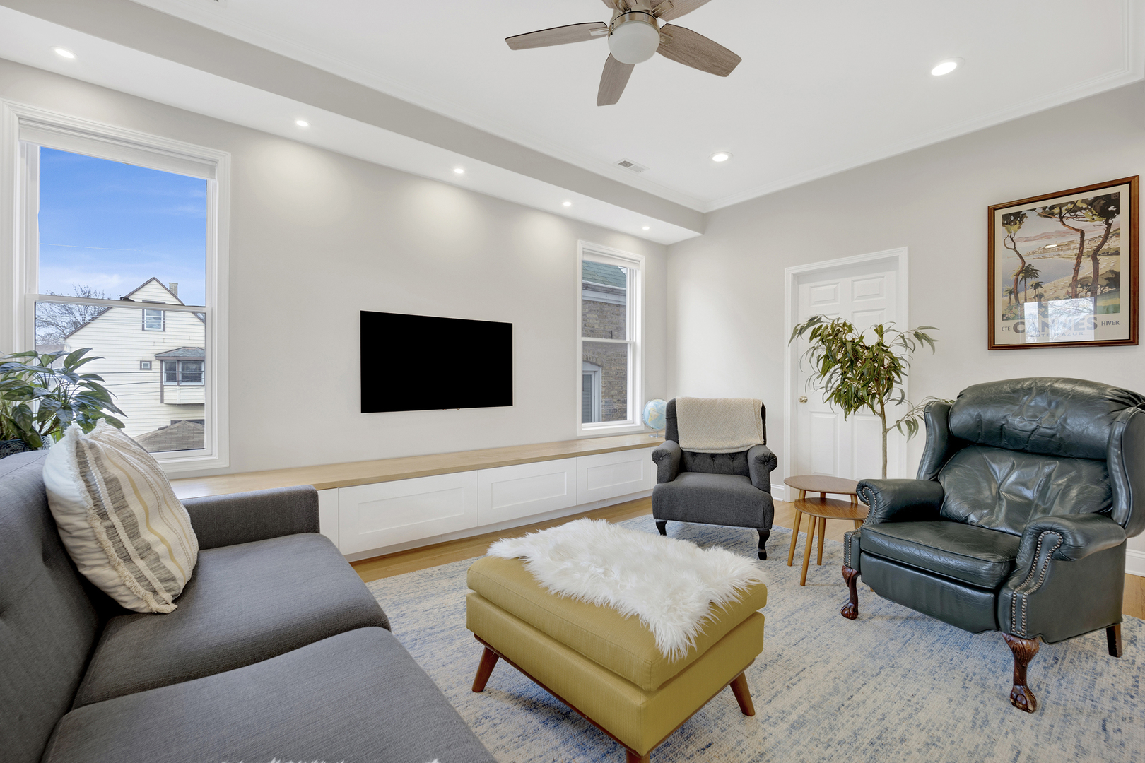 3638 N Hoyne Avenue Unit: 2