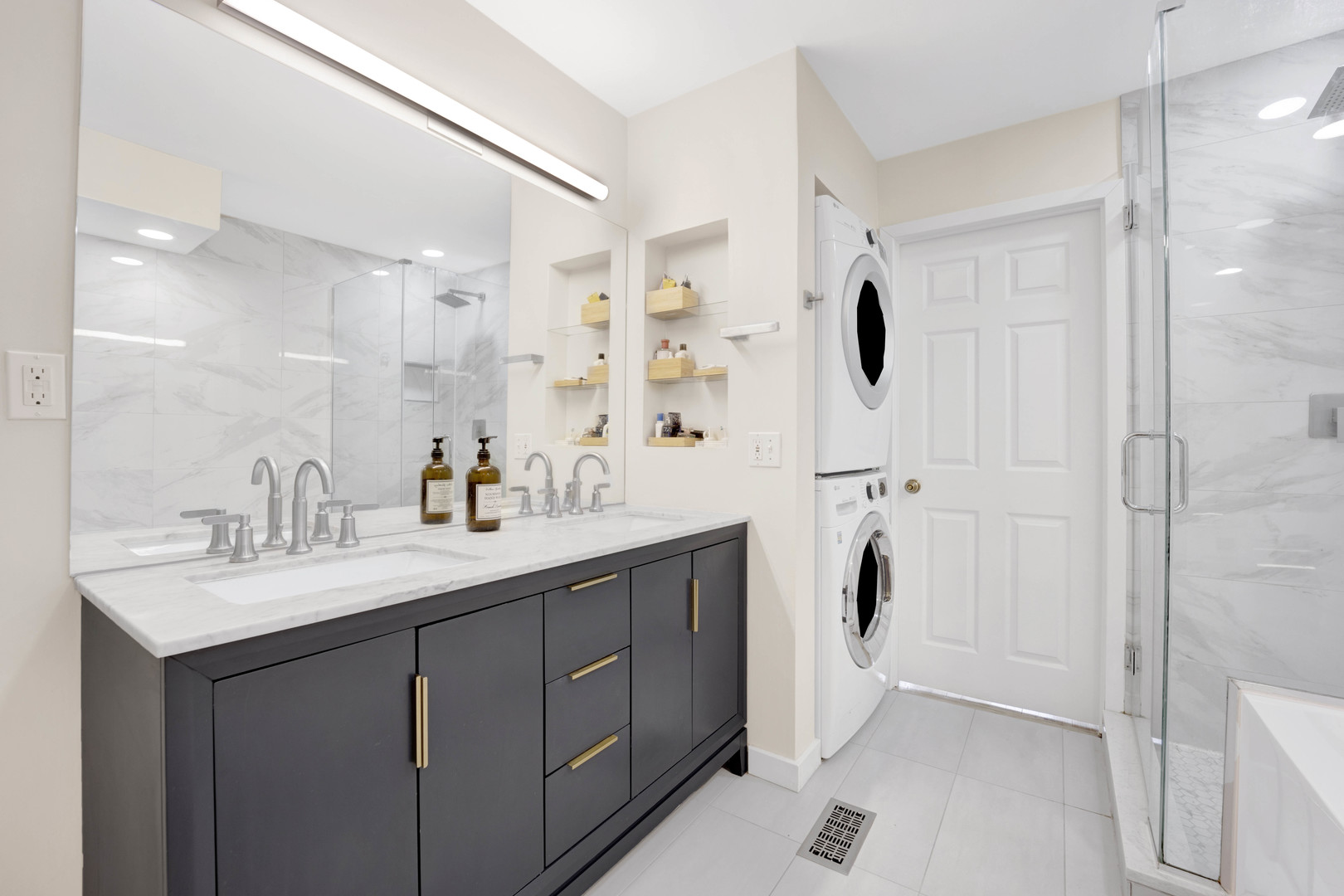 1833 N Bissell Street Unit: 1