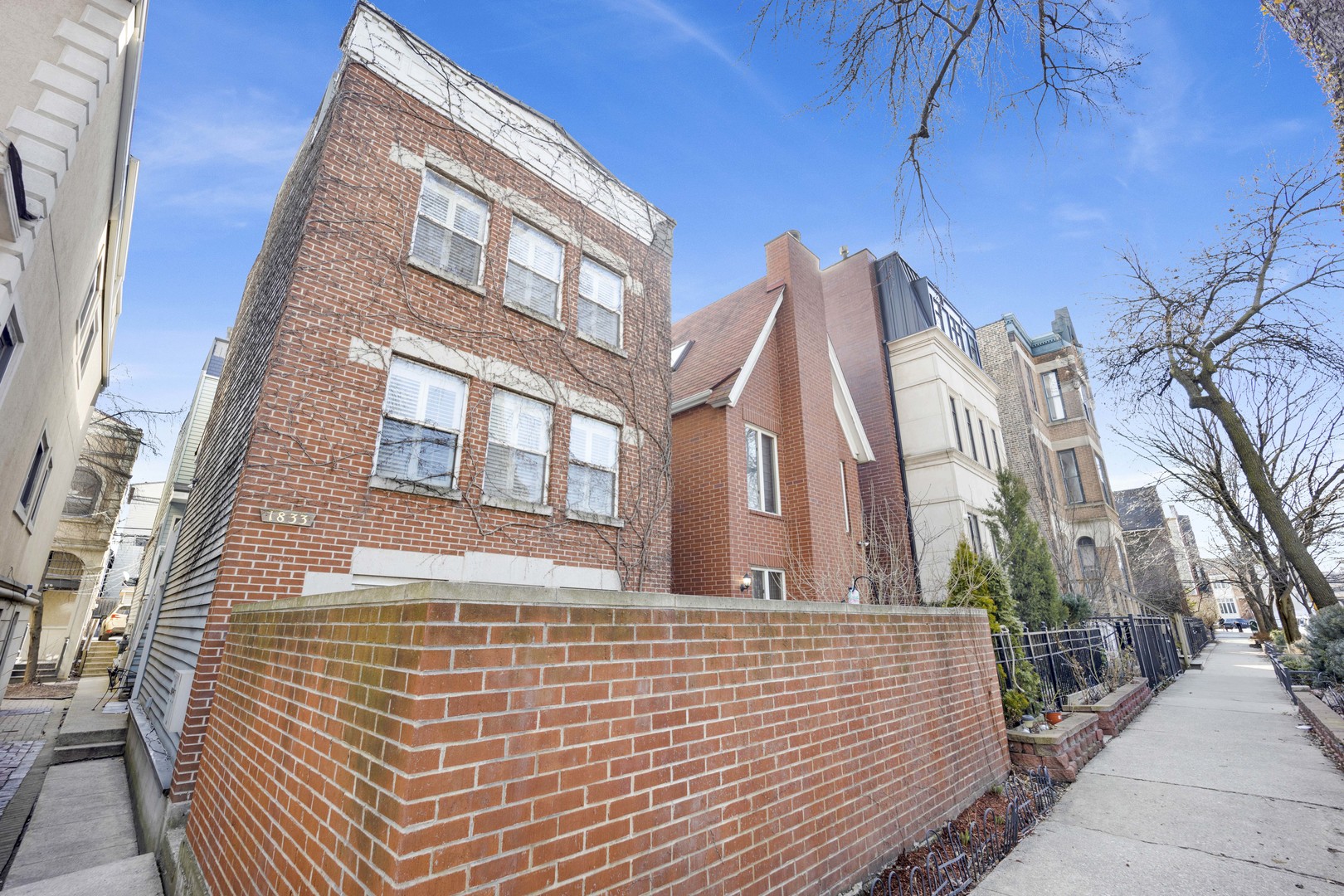 1833 N Bissell Street Unit: 1