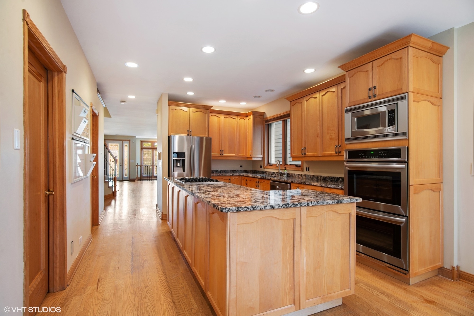 1631 W WOLFRAM Street