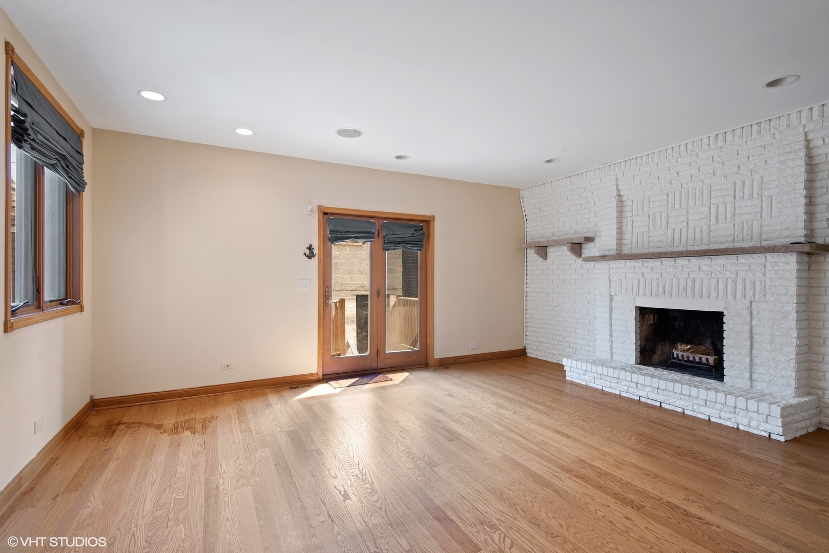1631 W WOLFRAM Street