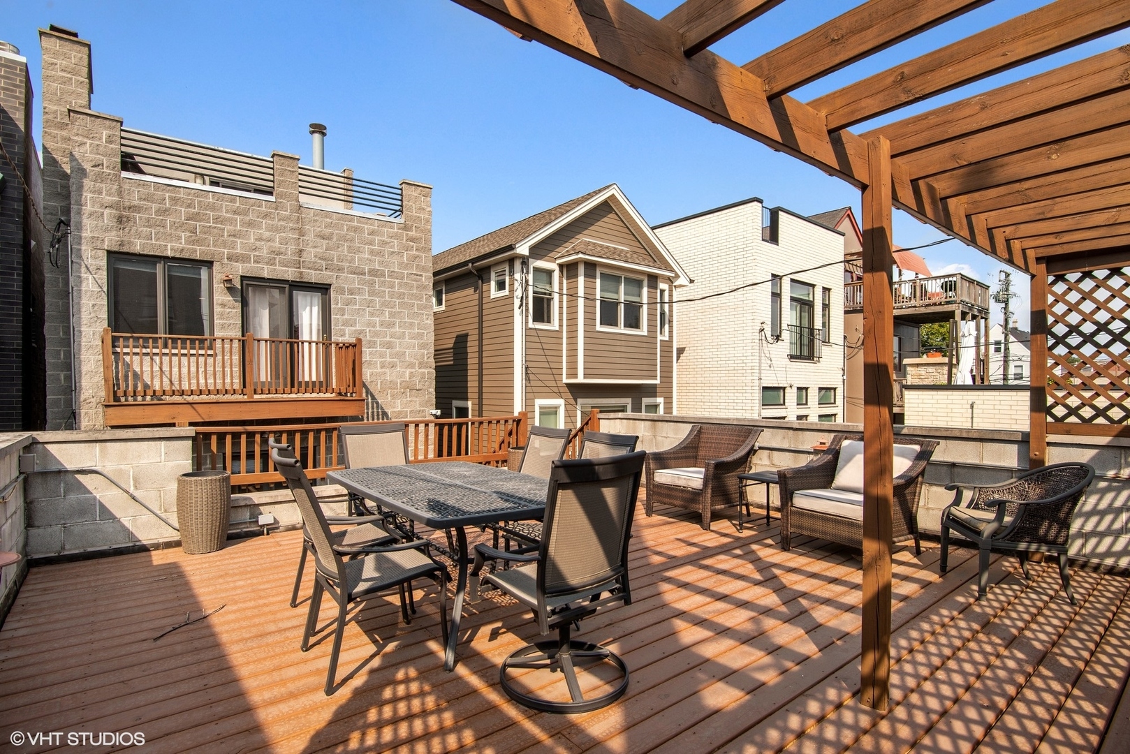 1631 W WOLFRAM Street