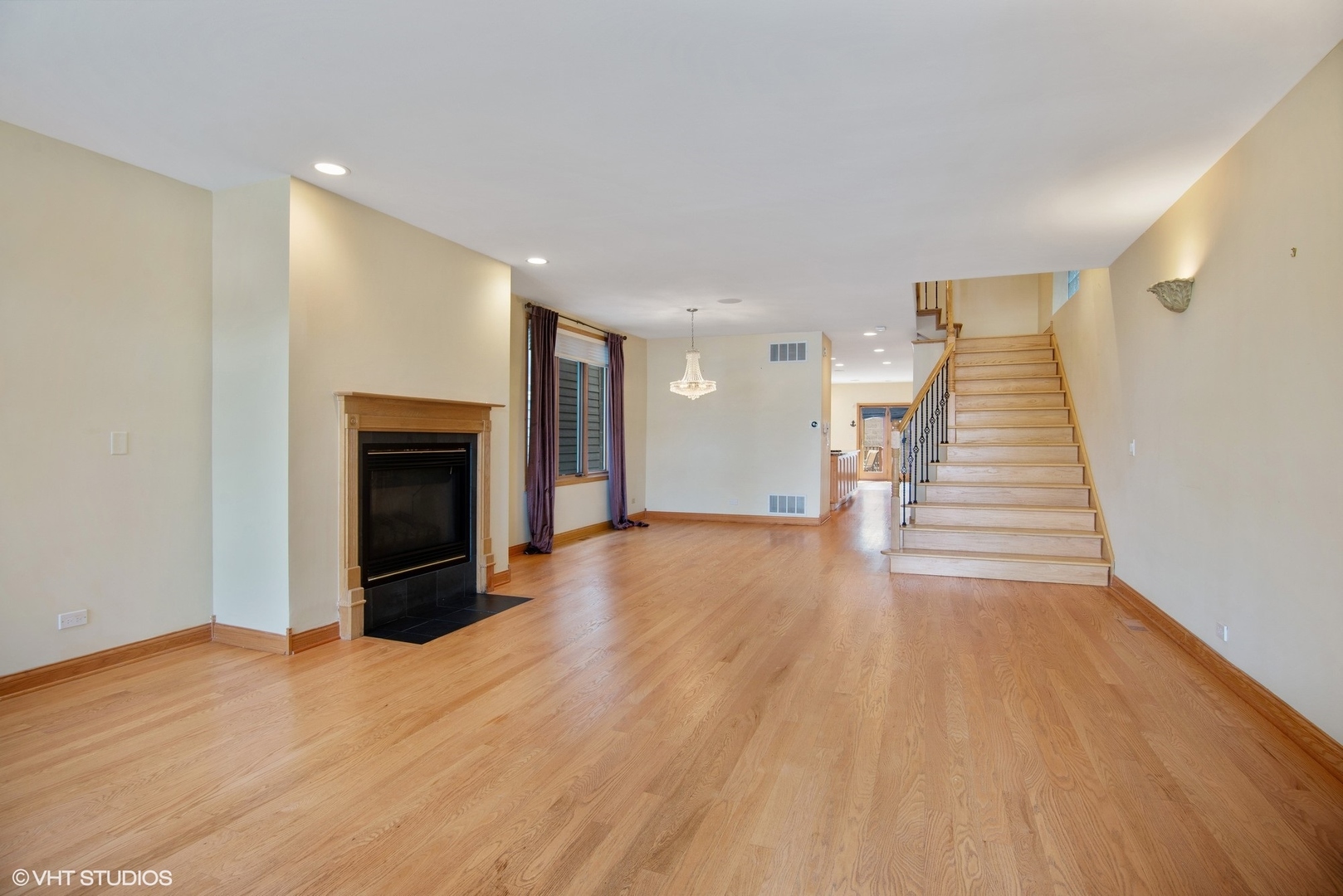 1631 W WOLFRAM Street