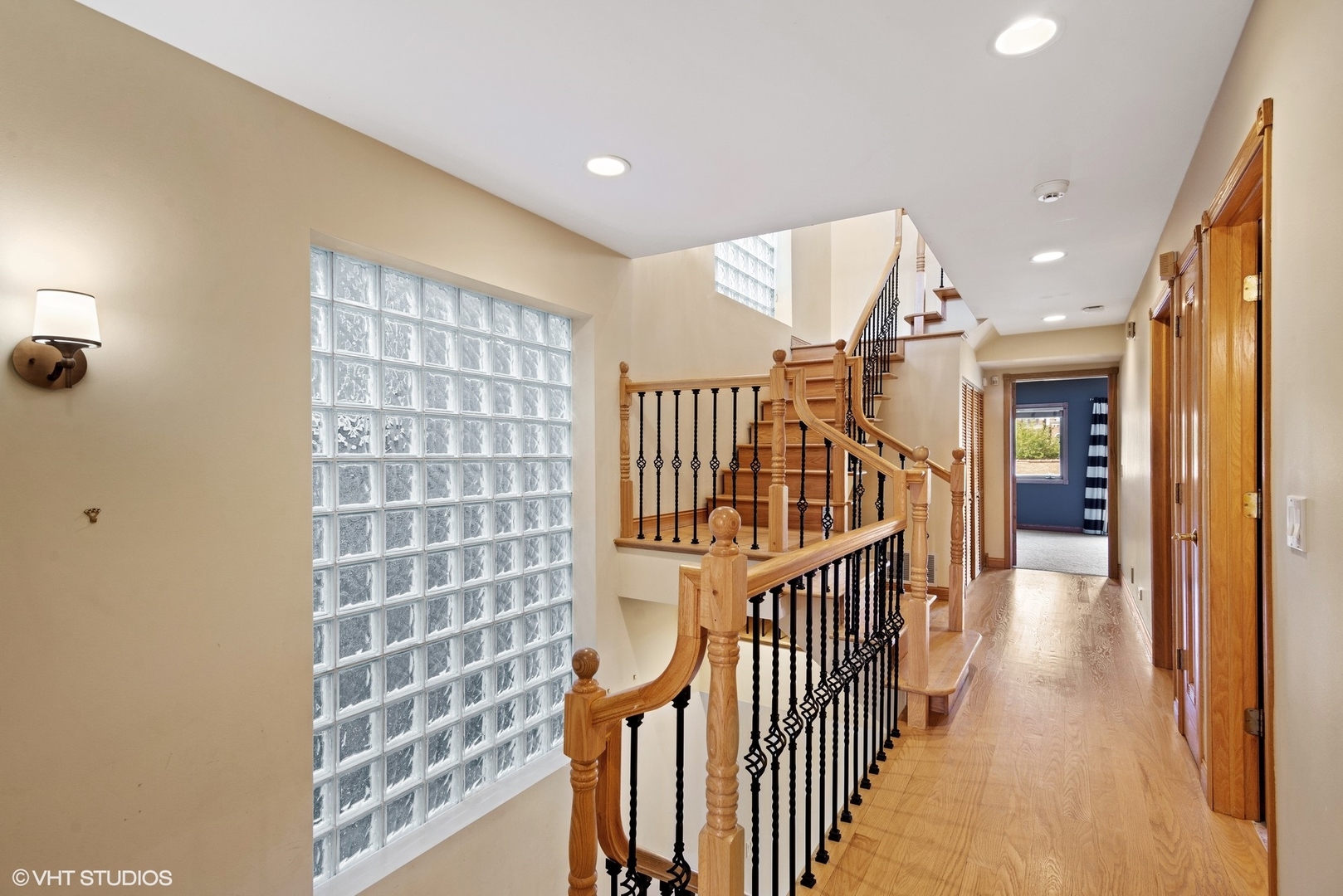 1631 W WOLFRAM Street