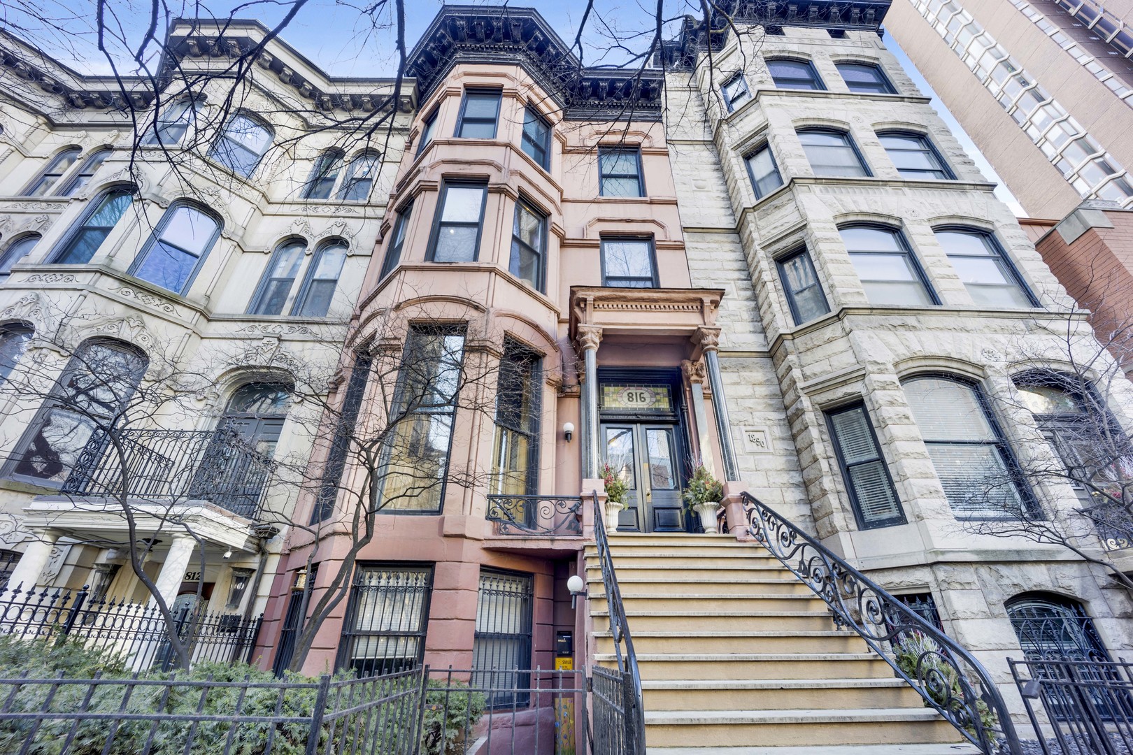 816 N Dearborn Street Unit: 2