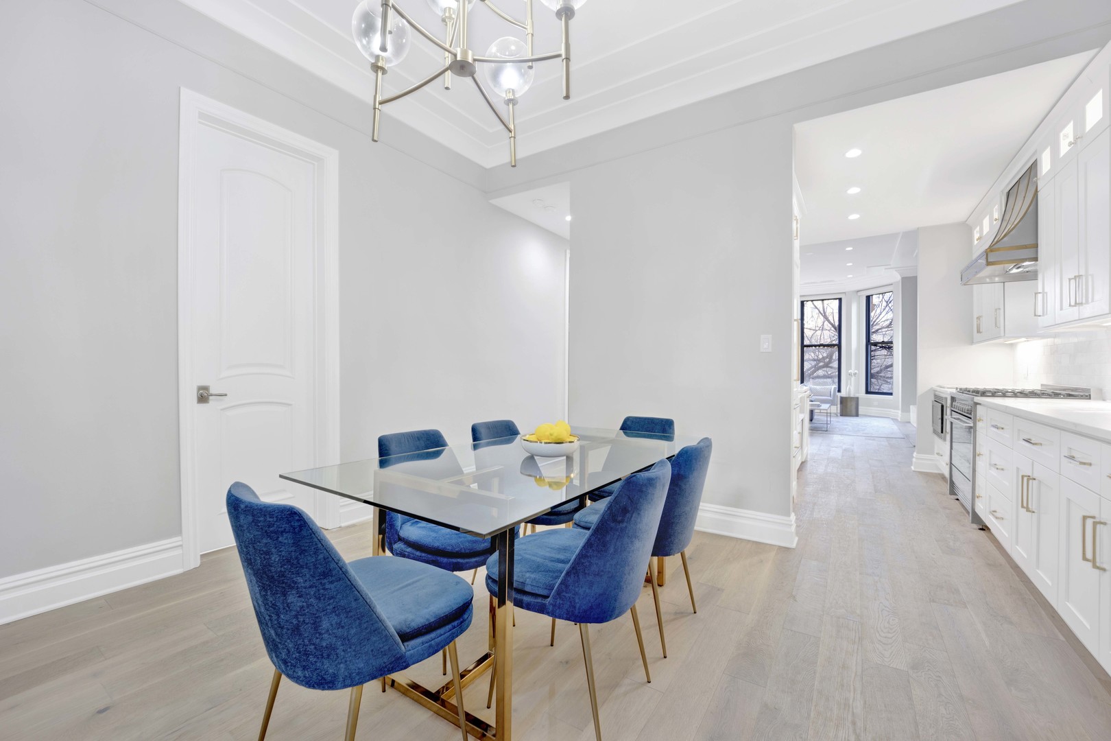 816 N Dearborn Street Unit: 2