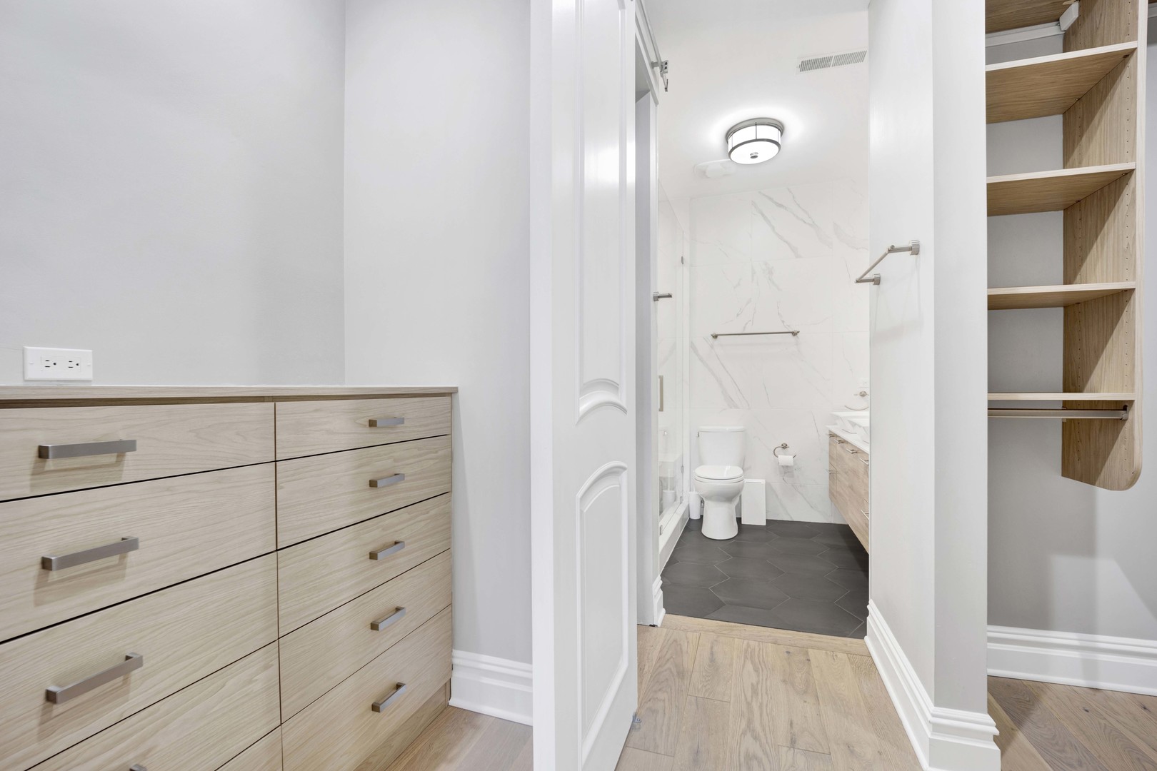 816 N Dearborn Street Unit: 2